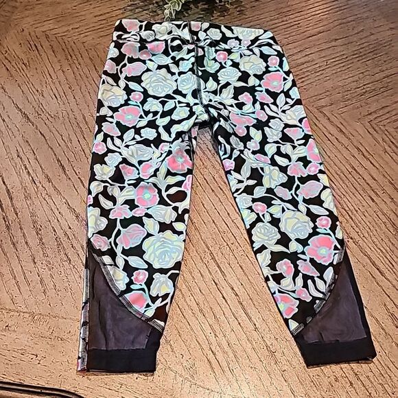 Girls size S floral Under Armour leggings NWOT - Picture 11 of 13